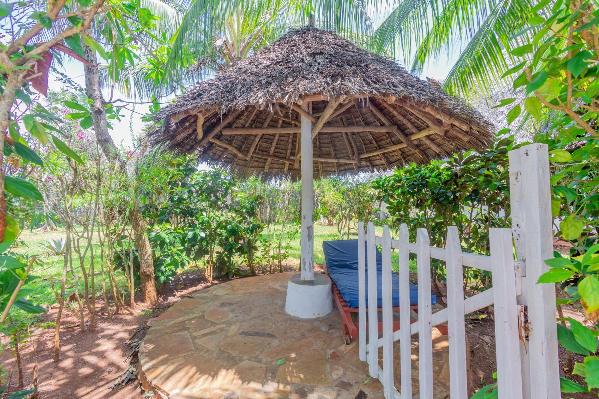 Villas Dora And Holly Playa de Diani Exterior foto