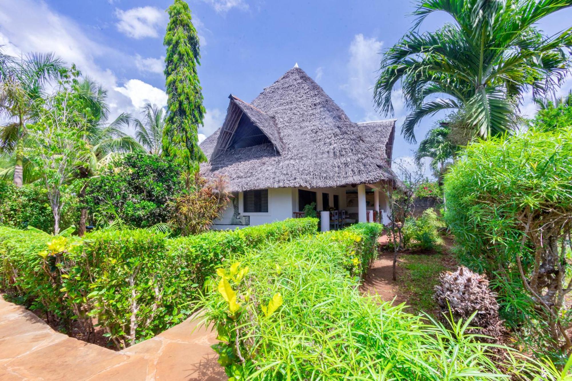 Villas Dora And Holly Playa de Diani Exterior foto