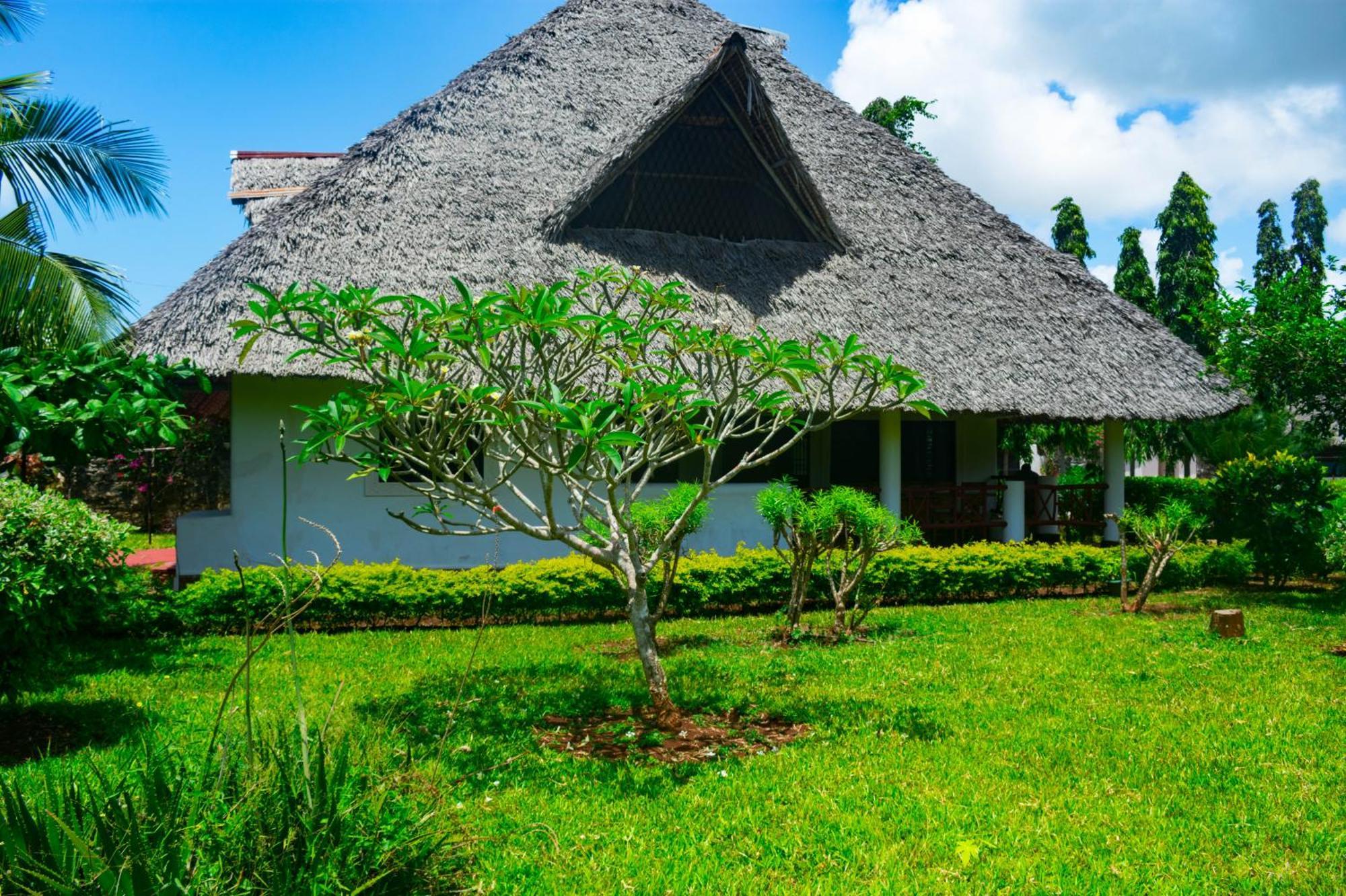 Villas Dora And Holly Playa de Diani Exterior foto